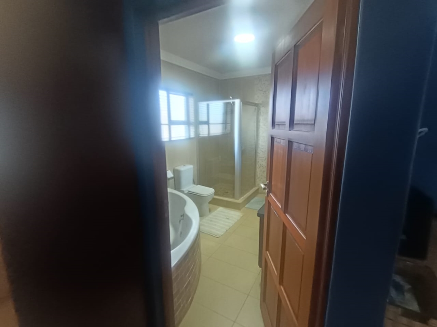 4 Bedroom Property for Sale in Roylglen Gardens Northern Cape
